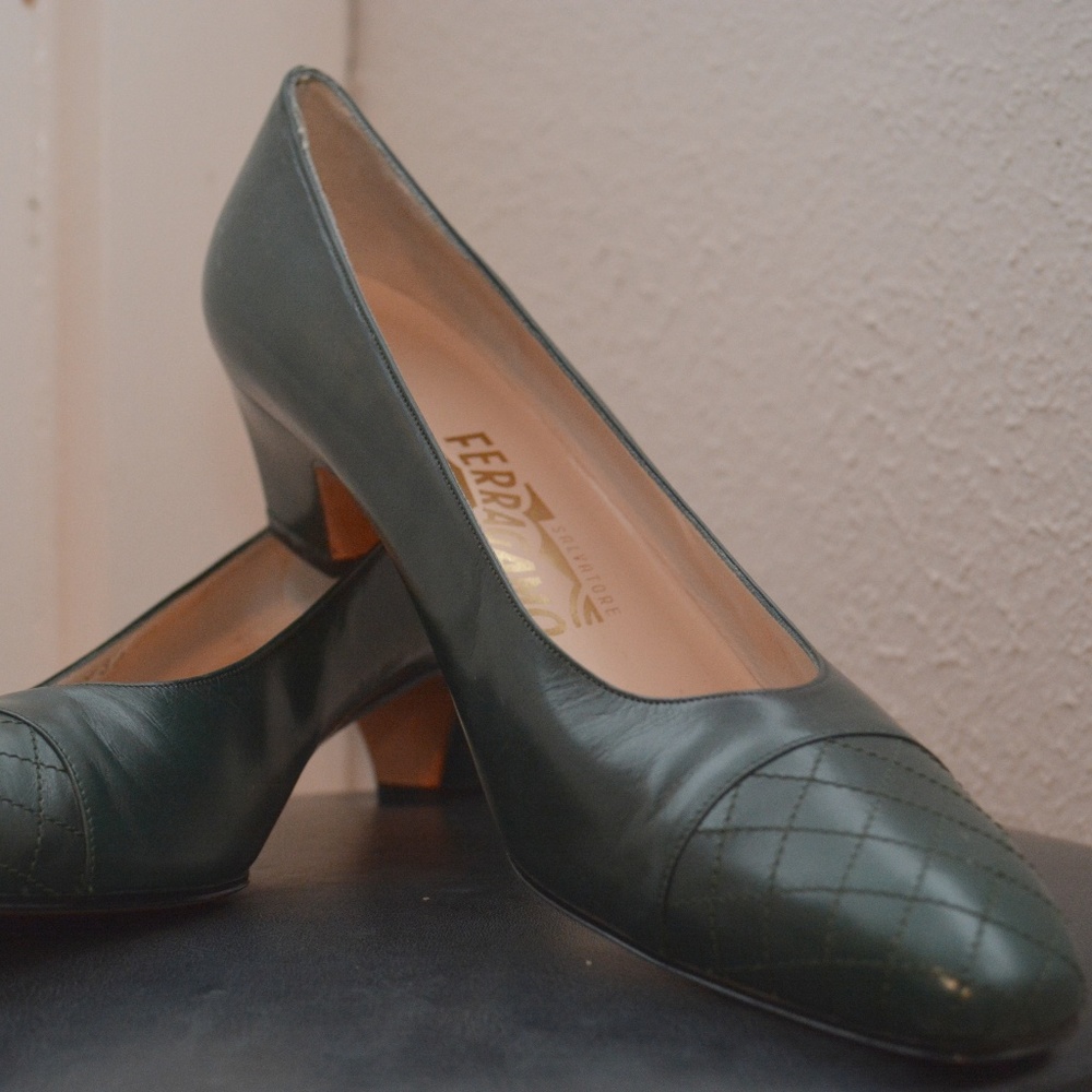 NEW  VINTAGE Salvatore Ferragamo Green Heels